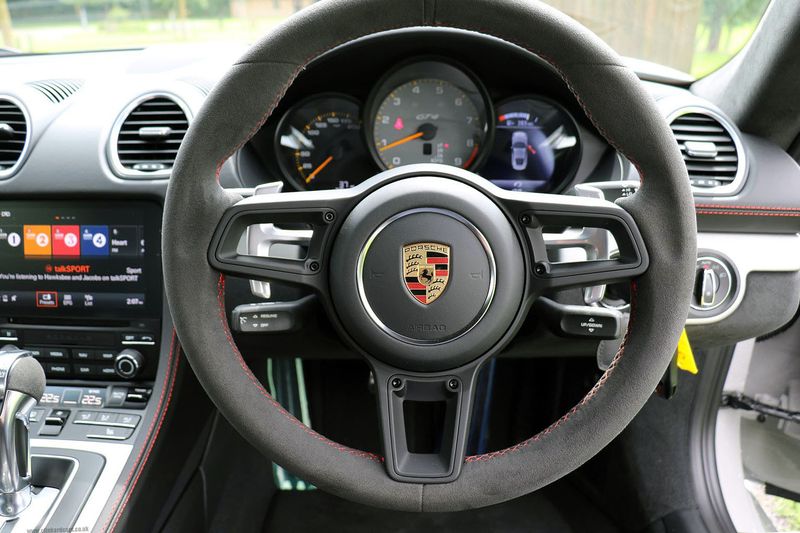 Porsche Cayman GT4 PDK