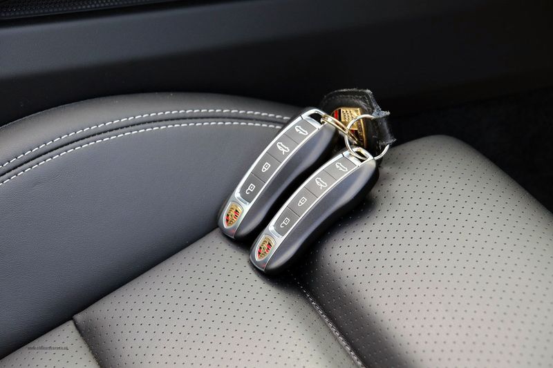 Porsche 992 Targa 4S PDK