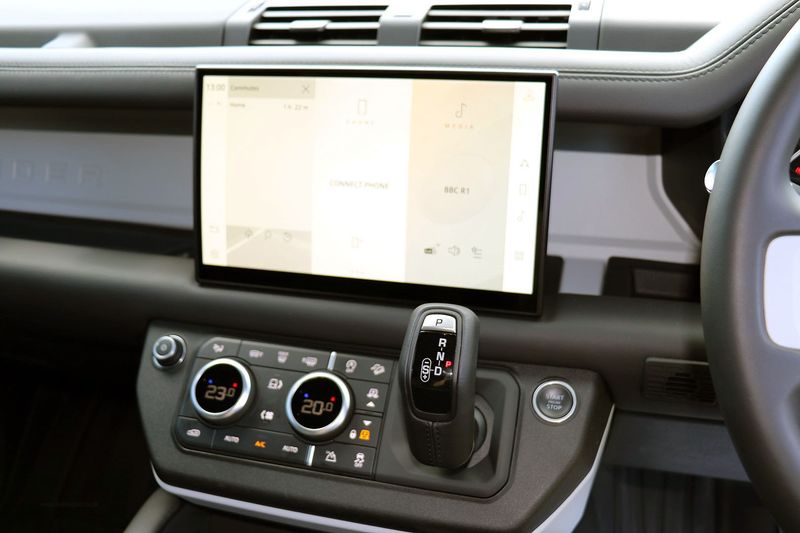 Landrover Defender 110 3.0 D300 MHEV HSE Hard Top Auto