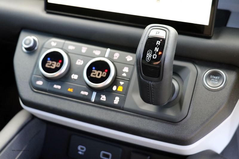 Landrover Defender 110 3.0 D300 MHEV HSE Hard Top Auto