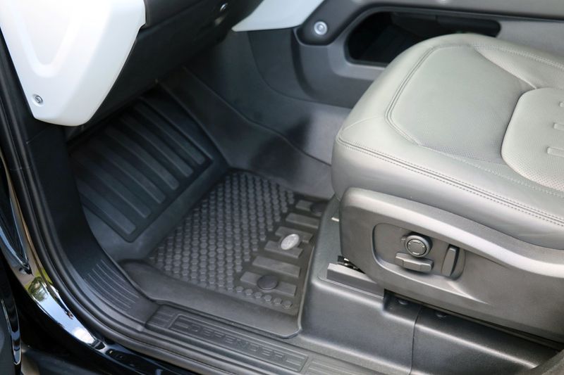 Landrover Defender 110 3.0 D300 MHEV HSE Hard Top Auto