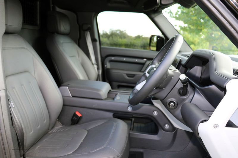 Landrover Defender 110 3.0 D300 MHEV HSE Hard Top Auto