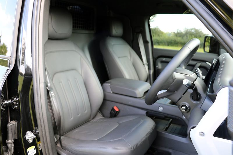 Landrover Defender 110 3.0 D300 MHEV HSE Hard Top Auto