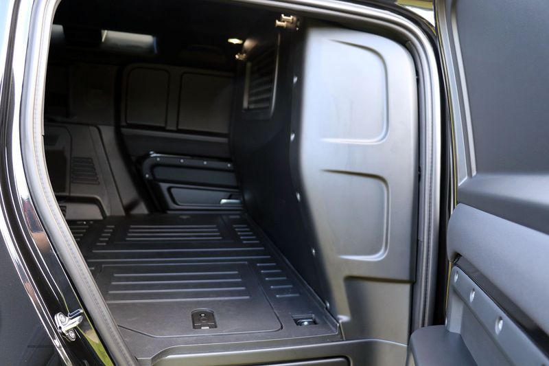 Landrover Defender 110 3.0 D300 MHEV HSE Hard Top Auto