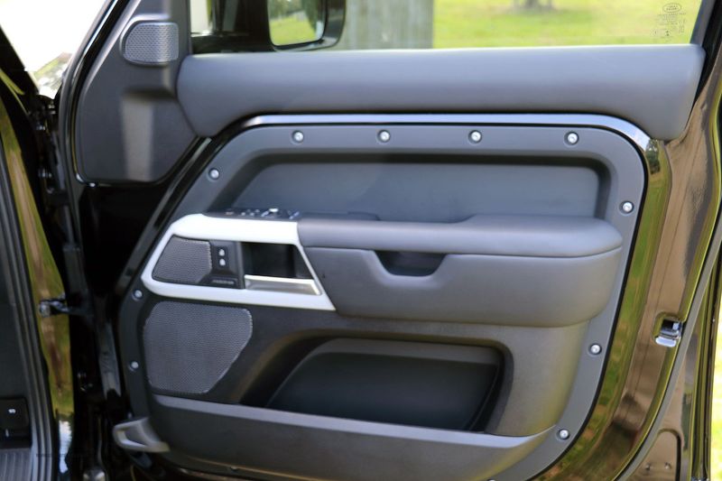 Landrover Defender 110 3.0 D300 MHEV HSE Hard Top Auto