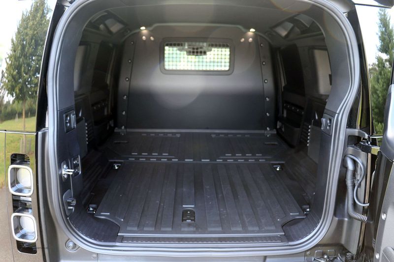 Landrover Defender 110 3.0 D300 MHEV HSE Hard Top Auto