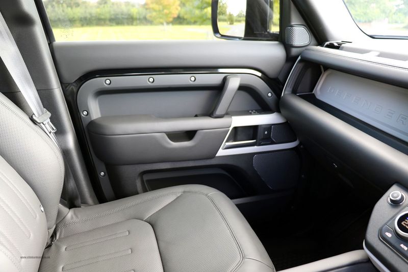 Landrover Defender 110 3.0 D300 MHEV HSE Hard Top Auto