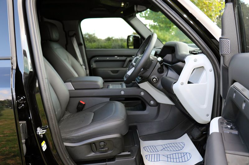 Landrover Defender 110 3.0 D300 MHEV HSE Hard Top Auto