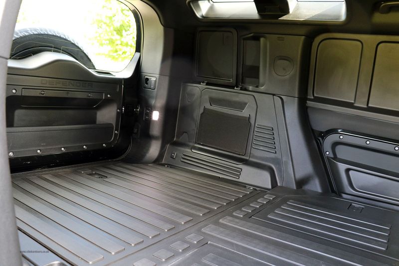 Landrover 110 3.0 D300 MHEV HSE Hard Top Auto