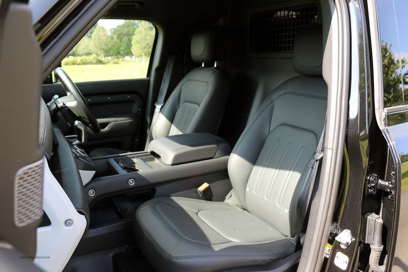 Landrover 110 3.0 D300 MHEV HSE Hard Top Auto