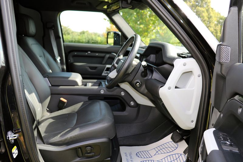 Landrover 110 3.0 D300 MHEV HSE Hard Top Auto