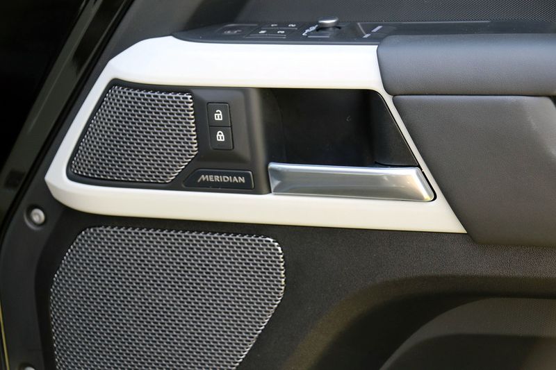 Landrover 110 3.0 D300 MHEV HSE Hard Top Auto