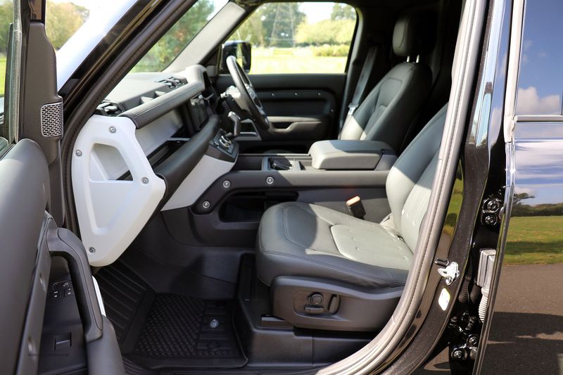 Landrover 110 3.0 D300 MHEV HSE Hard Top Auto