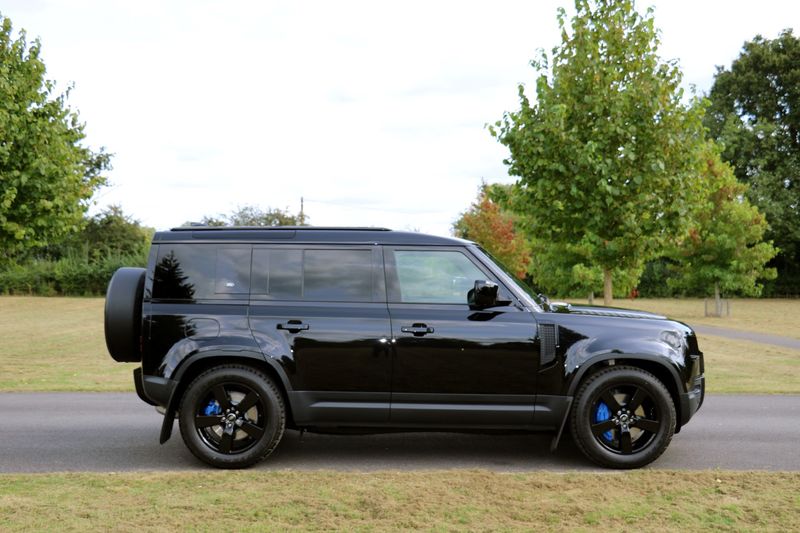 Landrover Defender 110 D300 HSE Pan Roof