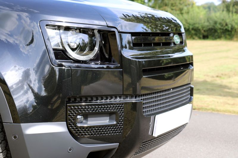 Landrover Defender 110 D300 HSE Pan Roof