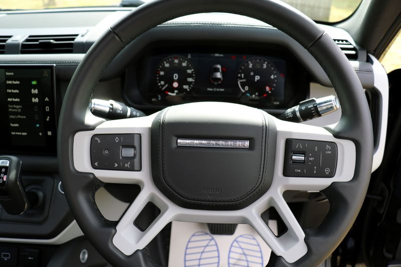 Landrover Defender 110 D300 HSE Pan Roof