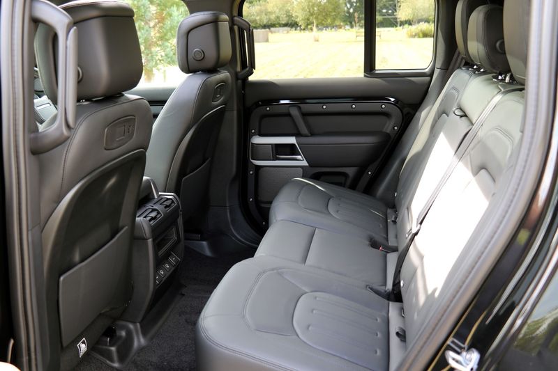 Landrover Defender 110 D300 HSE Pan Roof