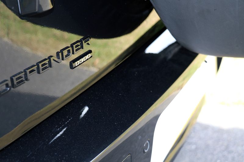 Landrover Defender 110 D300 HSE Pan Roof