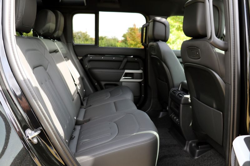 Landrover Defender 110 D300 HSE Pan Roof