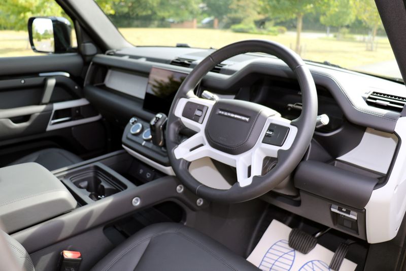 Landrover Defender 110 D300 HSE Pan Roof