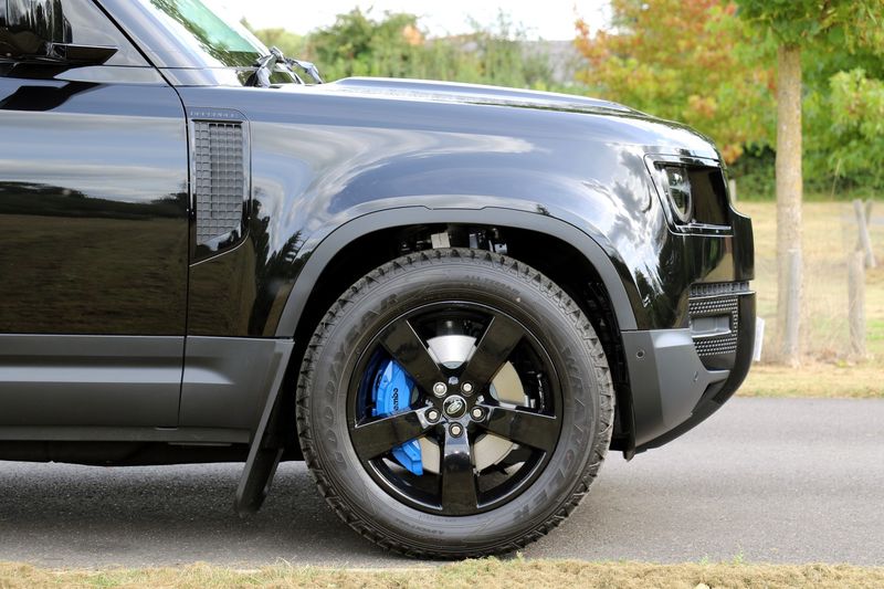 Landrover Defender 110 D300 HSE Pan Roof