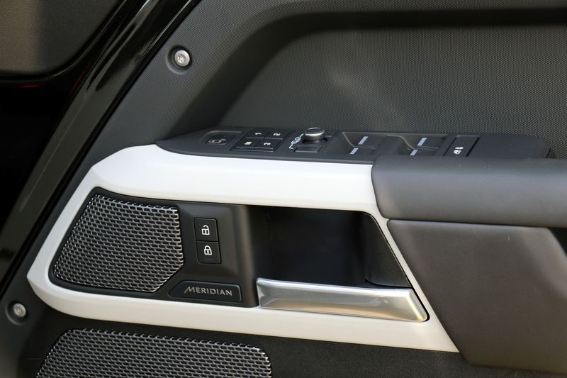 Landrover Defender 110 D300 HSE Pan Roof