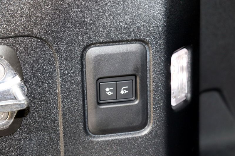 Landrover Defender 110 D300 HSE Pan Roof