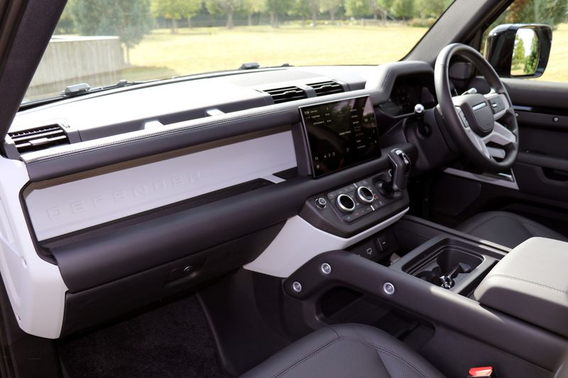 Landrover Defender 110 D300 HSE Pan Roof