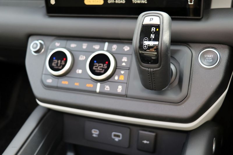 Landrover Defender 110 D300 HSE Pan Roof