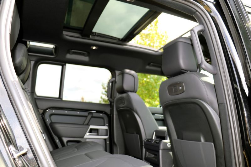 Landrover Defender 110 D300 HSE Pan Roof