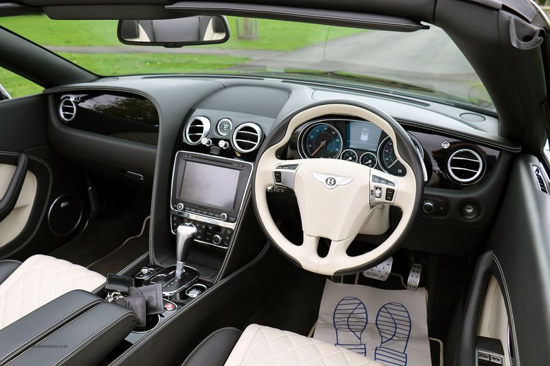 Bentley Continental GTC V8 S