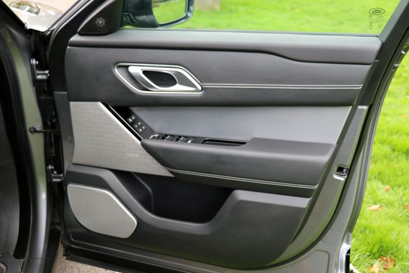 Range Rover Velar D300 R-Dynamic HSE