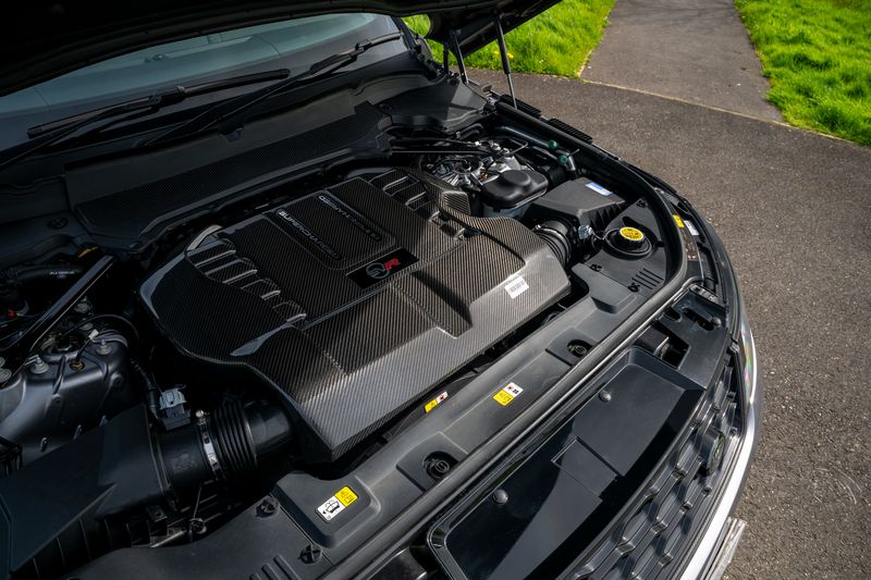 Range Rover Sport SVR Carbon Edition