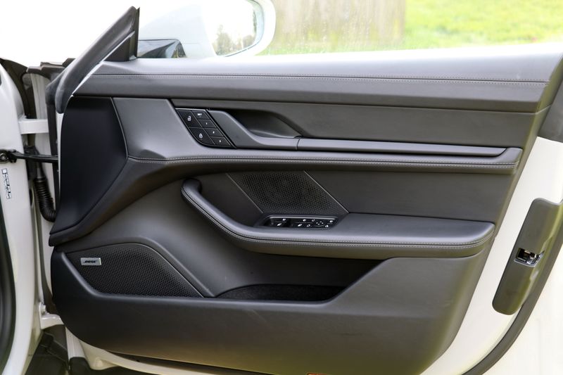 Porsche Taycan 4S Cross Turismo - VAT Qualifying