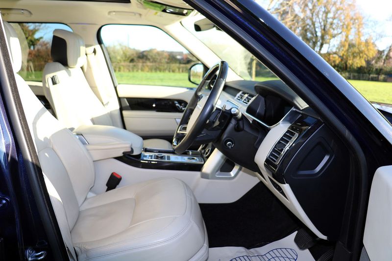 Range Rover Vogue SE P400 Hybrid
