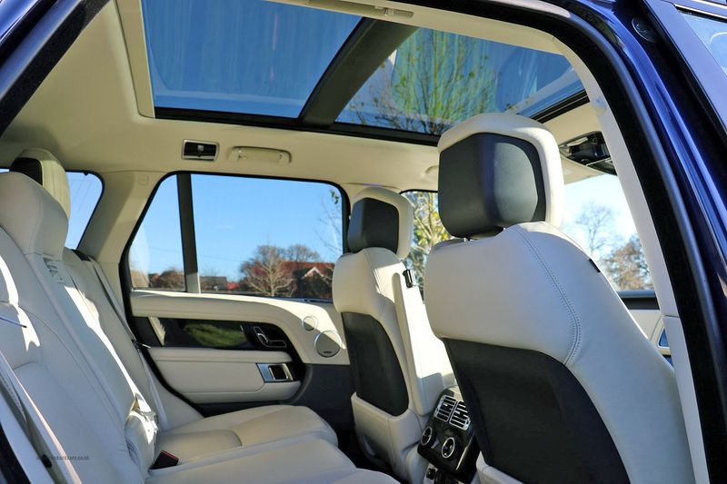 Range Rover Vogue SE P400 Hybrid