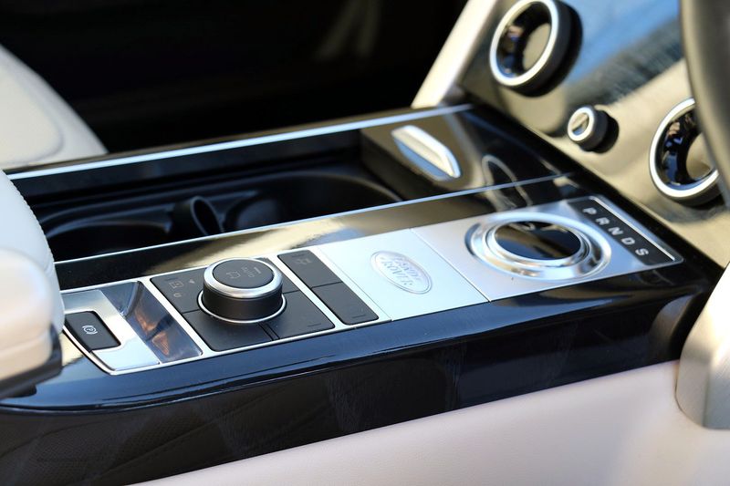 Range Rover Vogue SE P400 Hybrid