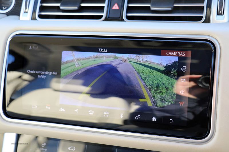 Range Rover Vogue SE P400 Hybrid