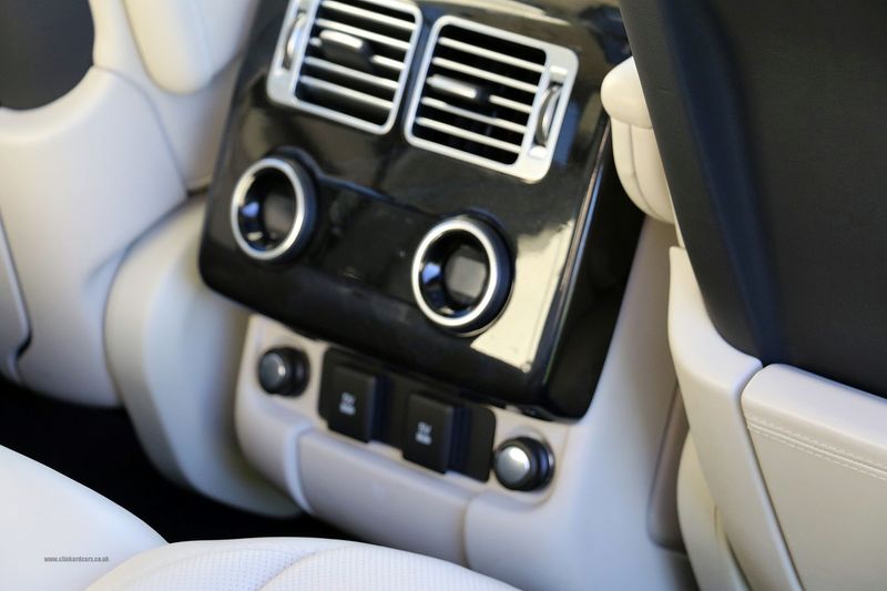 Range Rover Vogue SE P400 Hybrid