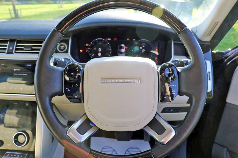 Range Rover Vogue SE P400 Hybrid