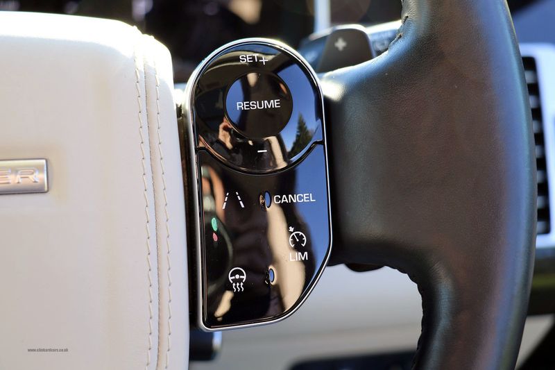 Range Rover Vogue SE P400 Hybrid