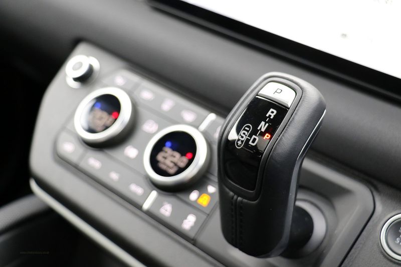Landrover Defender D250 3.0 MHEV X-Dynamic S Automatic