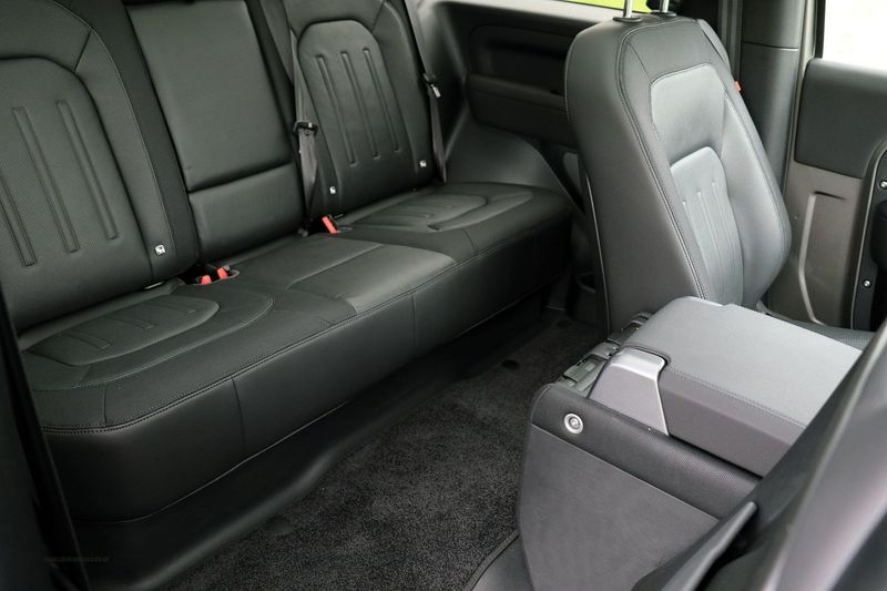 Landrover Defender D250 3.0 MHEV X-Dynamic S Automatic