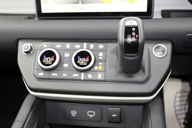 Landrover Defender D250 3.0 MHEV X-Dynamic S Automatic