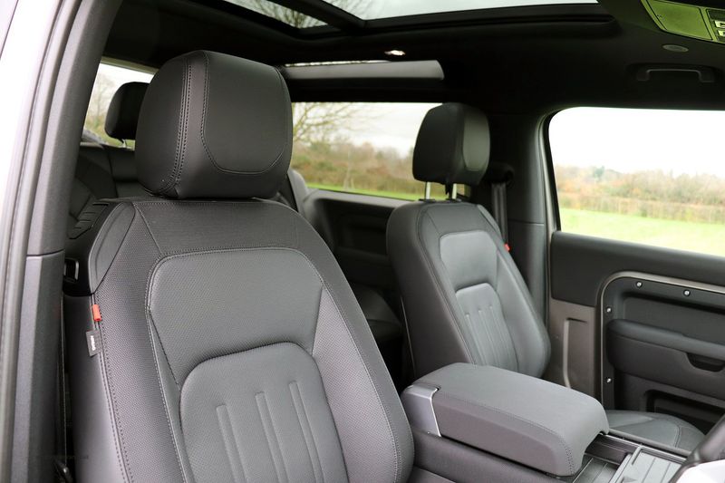 Landrover Defender D250 3.0 MHEV X-Dynamic S Automatic