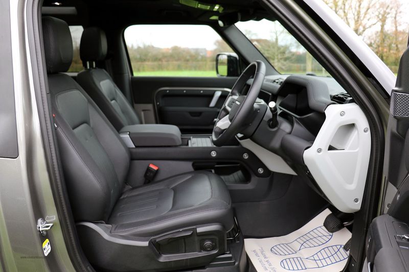 Landrover Defender D250 3.0 MHEV X-Dynamic S Automatic