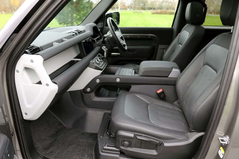 Landrover Defender D250 3.0 MHEV X-Dynamic S Automatic