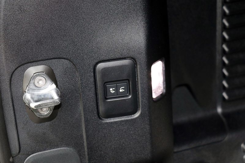 Landrover Defender D250 3.0 MHEV X-Dynamic S Automatic