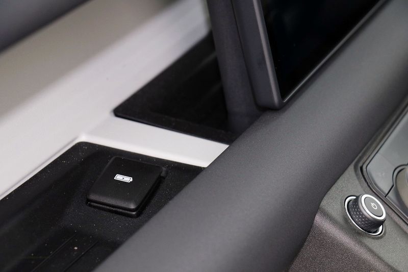 Landrover Defender D250 3.0 MHEV X-Dynamic S Automatic