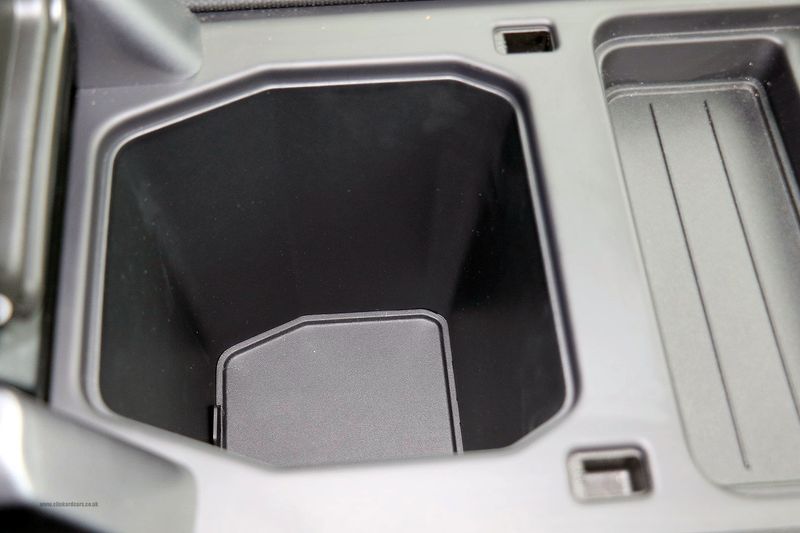 Landrover Defender D250 3.0 MHEV X-Dynamic S Automatic